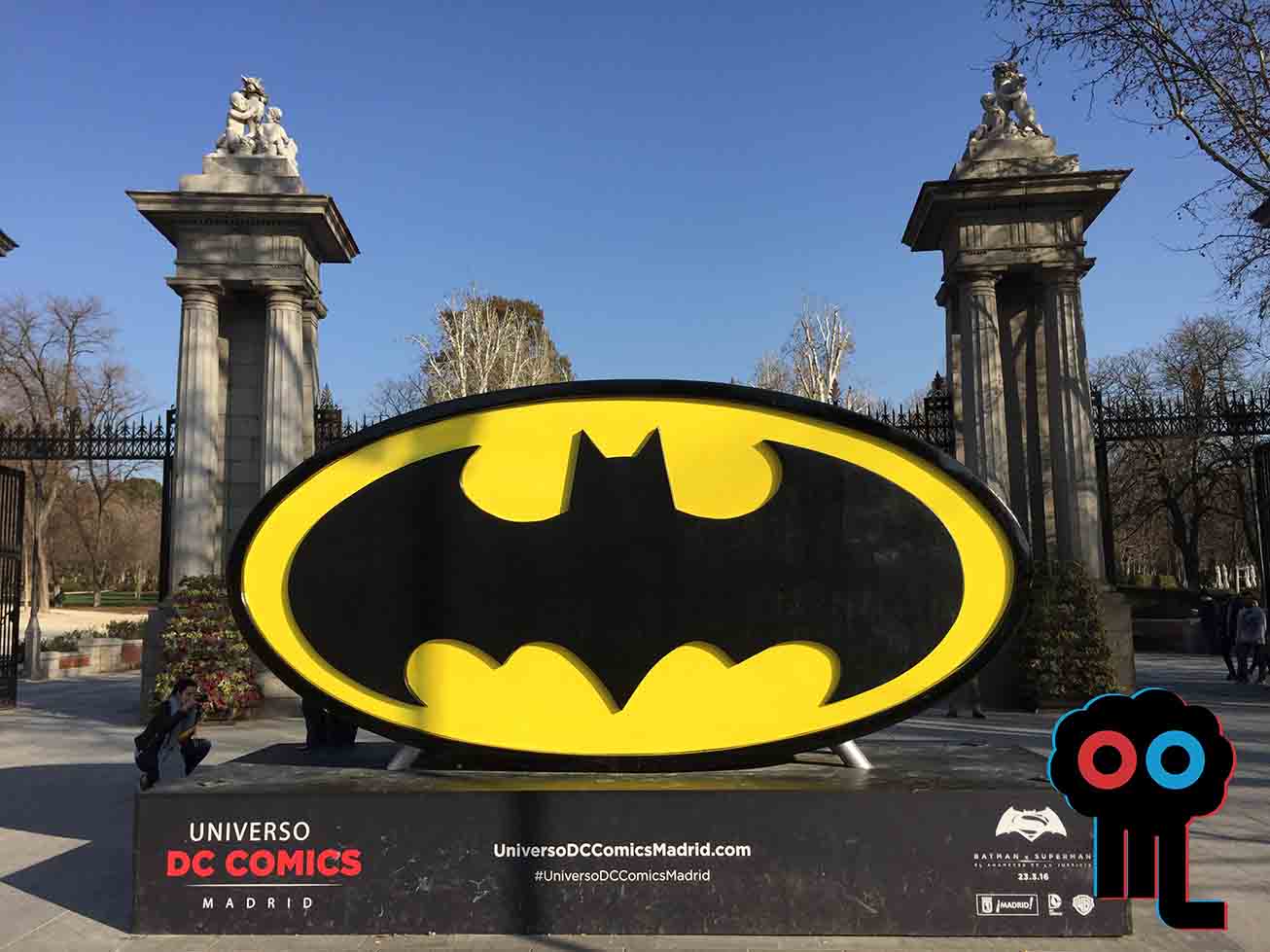 Los emblemas de Batman v Superman por Madrid